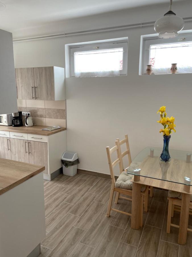 Pingvin Cukrászda Apartman Balatonmariafurdo Exterior foto